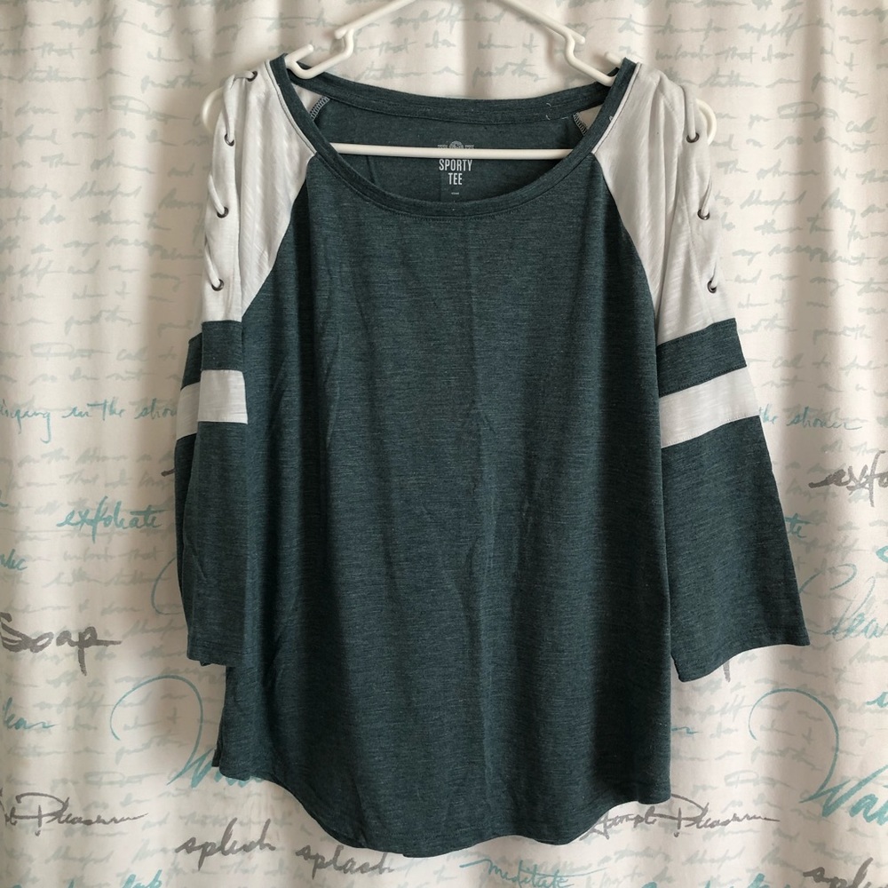 Green heathered tee